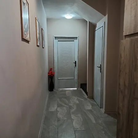 Διαμέρισμα мезонет мени - две спални и две бани