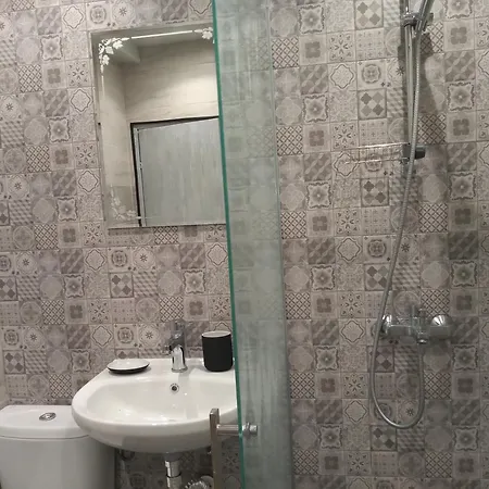 мезонет мени - две спални и две бани