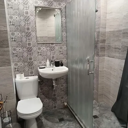 мезонет мени - две спални и две бани