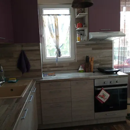 Apartamento мезонет мени - две спални и две бани *
